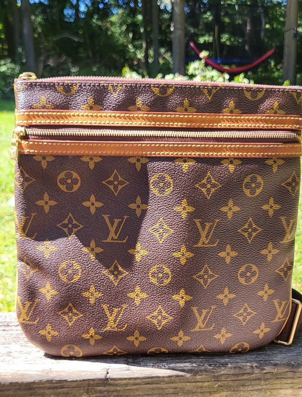 LOUIS VUITTON Monogram Messenger Bag WITH Dustbag. AUTHENTIC